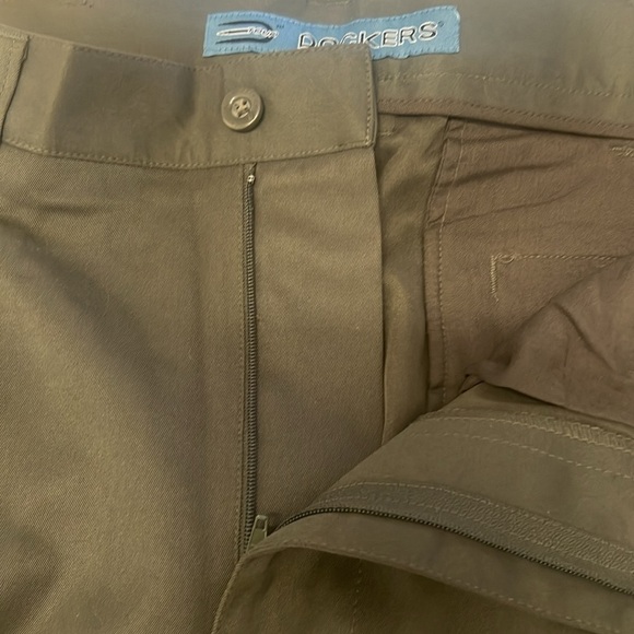 TOUR DOCKERS Men's dark olive authentic golf apparel shorts 🩳 - Picture 3 of 6
